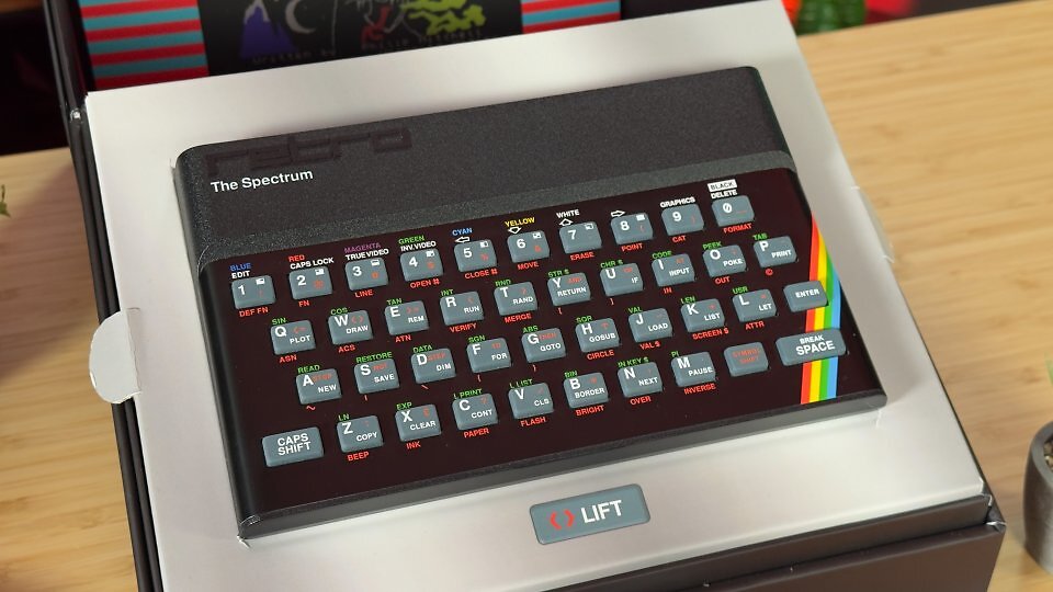 Der Retro Gaming The Spectrum ist ein technisch modernisierter Sinclair ZX Spectrum 48/128K. Der verfügte über einen Zilog-Z80A-Prozessor mit 3,5 MHz und 48 Kilobyte RAM.