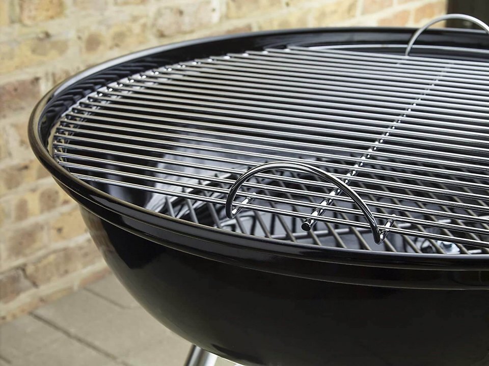 Die dicke der Wand oder das Material des Grillrosts entscheiden über die Lebensdauer des Grills.