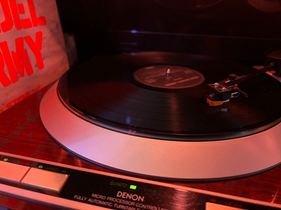 Audio-Technicas AT-VM95EM zeichnet sich durch eine hohe Klangtreue bei der Höhenwiedergabe sowie hervorragendes Impulsverhalten aus.
