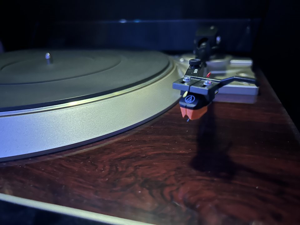 Denon DP-37F mit Audio-Technica-AT-VM95EN-Tonabnehmer (Dual MM)