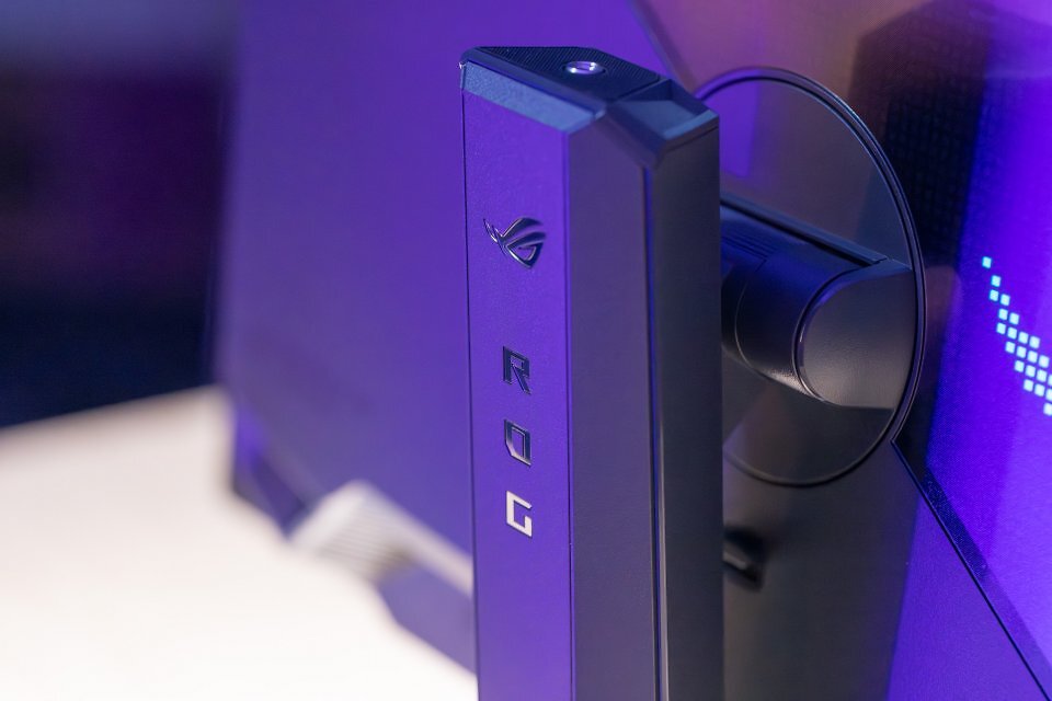 Bezüglich Design und Anschlussvielfalt gehört der Asus-Monitor nicht ganz zu den aktuellen Spitzenangeboten, inklusive Modellen aus eigenem Hause. Die Performance und die angebotenen Gaming-Features sind allerdings erstklassig!