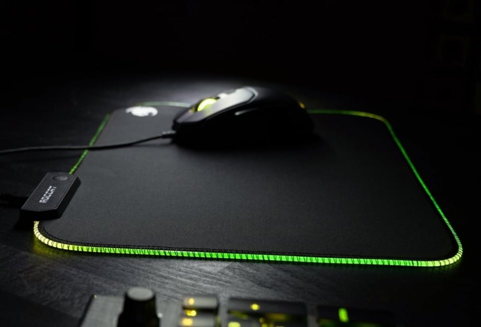 Beim Roccat Sense Aimo kann die RGB-Beleuchtung per Knopfdruck oder mit Roccats Swarm-Software geändert werden.