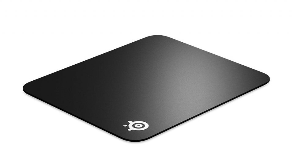 Den geringsten Start- und Reibwiderstand bietet ein Mauspad, dessen Nutzfläche wie beim Steelseries QcK Hard im Bild aus Hartplastik besteht und mit einer sehr feinen Mikrostruktur versehen ist.
