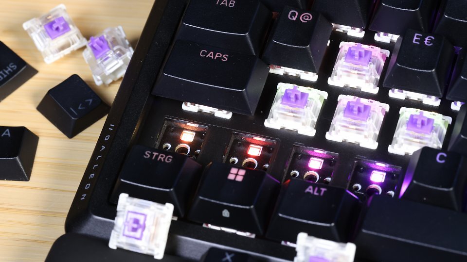 Das ist nachhaltig: Defekte Switches können ausgetauscht werden. Die Hot-Swap-Platine der Corsair Galleon 100 SD nimmt sogar alle gängigen mechanischen 3- und 5-Pin-Switches auf.