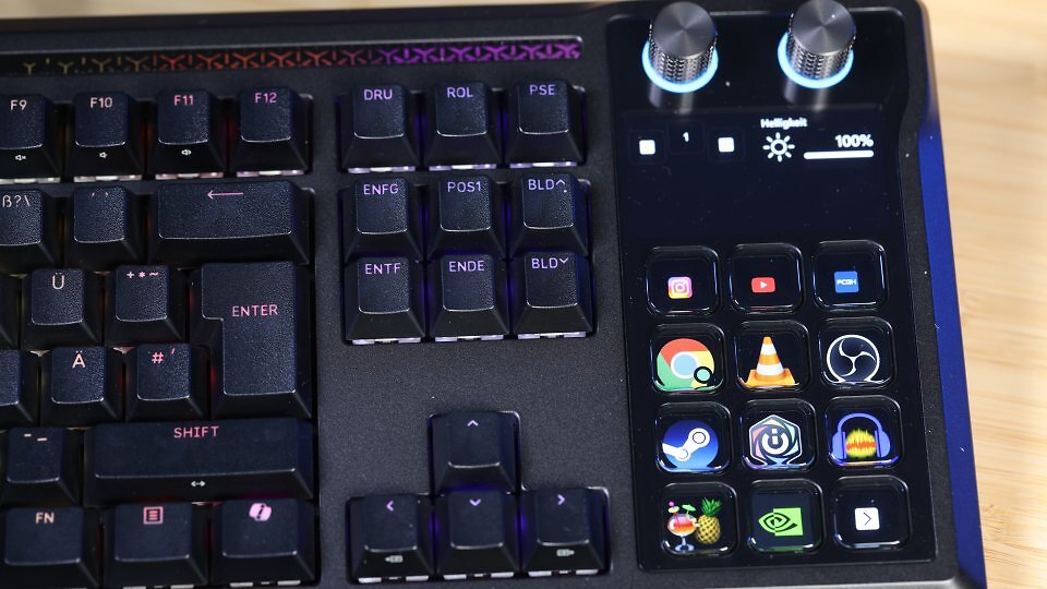 Corsair kreuzt bei der Galleon 100 SD eine vollwertig ausgestattete Gaming-Tastatur mit einem Stream Deck. Letzteres können Sie jedoch nur nutzen, wenn Sie die Stream-Deck-Software installieren.