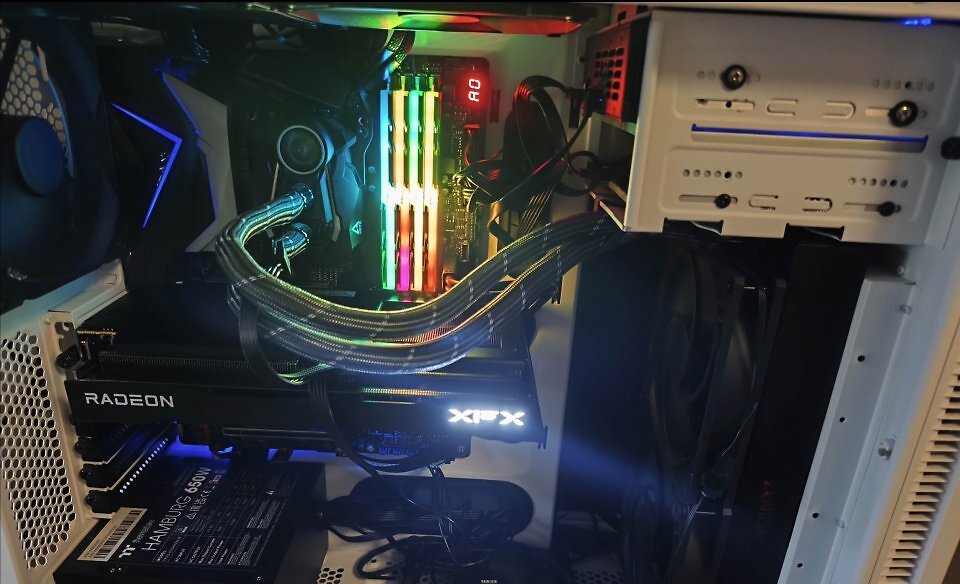 Zum Alteisen muss sich die exemplarische Intel-Plattform mit Core i7-10700K noch nicht gesellen. Das System ist auch heute noch mit ein paar Handgriffen eine leistungsfähige Plattform.