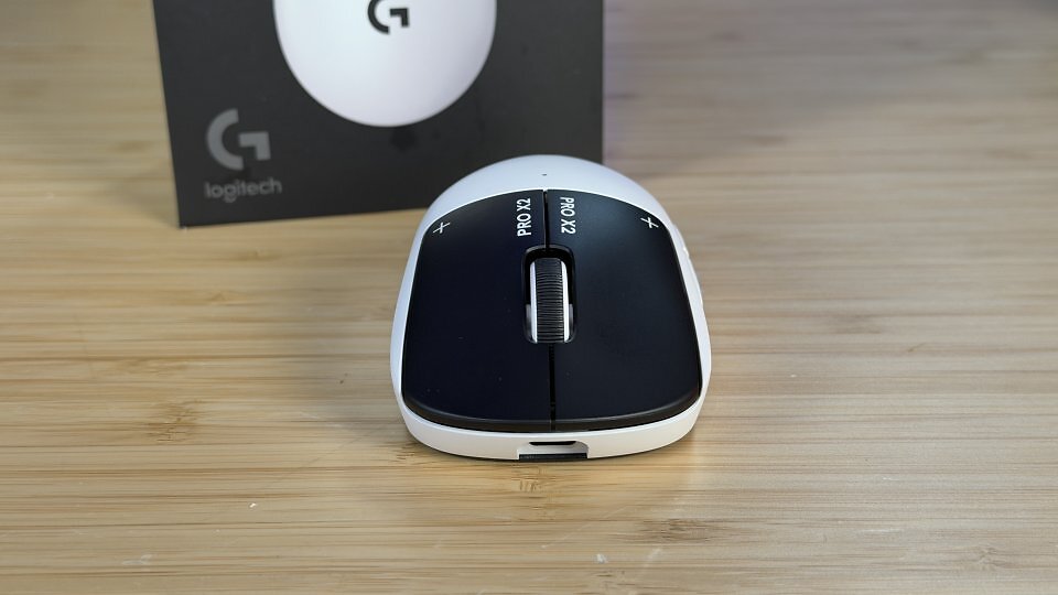 Die Logitech G Pro X2 Superstrike ist die erste konsequent auf die Analogtechnik ausgelegte Maus auf dem Markt. Klassische Mikroschalter für die Hauptasten werden durch eine induktive, analoge Erfassung plus Haptik-Aktuator ersetzt.