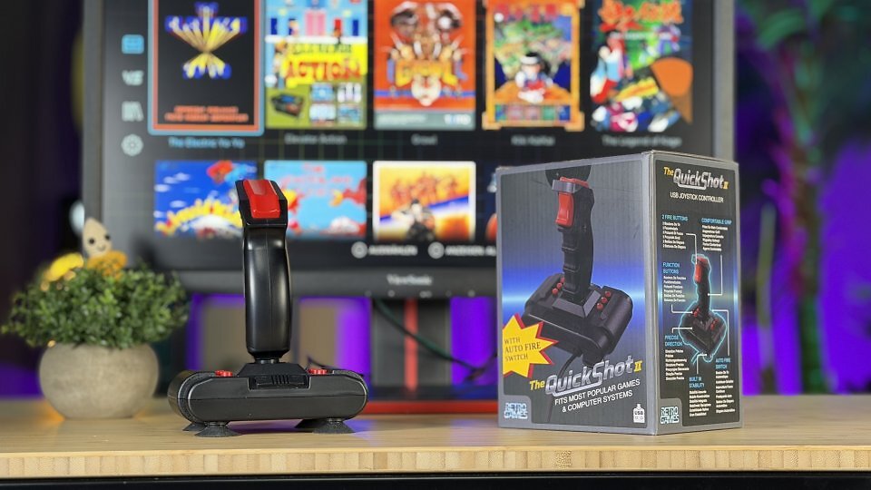 Aus Nostalgiegründen übernimmt man den Bewegungsradius des Ur-Quickshot-2. Die langen Stick-Wege gehen allerdings zulasten der Präzision und Reaktion.