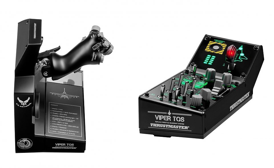 Das Thrustmaster Viper TQS Mission Pack besteht aus dem <a href='www.amazon.de/Thrustmaster-Schubhebelquadranten-System-Hall-Effekt-Pr%C3%A4zision-Aktionstasten-Flare-Funktionen-schwarz/dp/B0C3ZSBRCD?__mk_de_DE=%C3%85M%C3%85%C5%BD%C3%95%C3%91&amp;crid=2SFR5INJAOPPZ&amp;keywords=Thrustmaster%2BViper&amp;qid=1703162469&amp;s=videogames&amp;sprefix=thrustmaster%2Bviper%2B%2Cvideogames%2C76&amp;sr=1-3&amp;th=1&amp;linkCode=ll1&amp;tag=sftmagdiglifu-21&amp;linkId=4a33983764c1b0f3ba14b2d0cb893fc6&amp;language=de_DE&amp;ref_=as_li_ss_tl'>Thrustmaster Viper TQS</a> (links) und dem <a href='www.amazon.de/Thrustmaster-Hintergrundbeleuchtung-Eigenst%C3%A4ndig-Aktionstasten-Abwurffunktion-schwarz/dp/B0C3ZS7SKF?crid=2J59FLUFEKGCS&amp;keywords=thrustmaster+viper+panel&amp;qid=1703162542&amp;s=videogames&amp;sbo=RZvfv%2F%2FHxDF%2BO5021pAnSA%3D%3D&amp;sprefix=Thrustmaster+Viper%2Cvideogames%2C72&amp;sr=1-2&amp;linkCode=ll1&amp;tag=sftmagdiglifu-21&amp;linkId=aedba2f08a2610558f2f4ce467ef4c62&amp;language=de_DE&amp;ref_=as_li_ss_tl'>Thrustmaster Viper Panel</a> (rechts). Das Duo ist dem Schubhebelquadrantensystem einer der F-16 Fighting Falcon annähernd 1:1 nachempfunden.