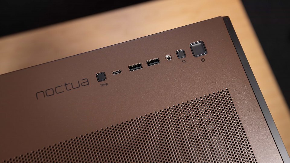 Die Anschlüsse des Antec Flux Pro Noctua Edition könnten durchaus breiter aufgestellt sein.