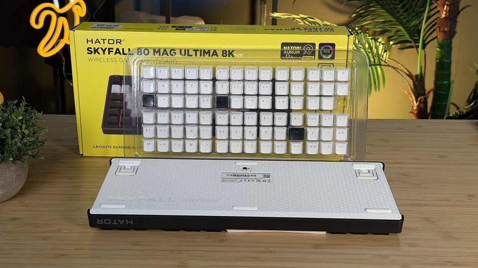 Zu der dem Preis mehr als angemessenen Ausstattung der Hator Skyfall 80 Mag Ultima 8K gehören Tastenkappen für insgesamt neun europäische Tastenlayouts. Das ist ungewöhnlich, aber hilfreich für Käufer.