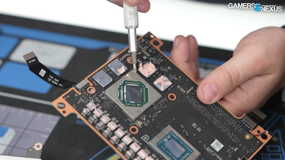 Bei der Custom-GPU der neuen Steam Machine handelt es sich um eine AMD Radeon RX 7600M.