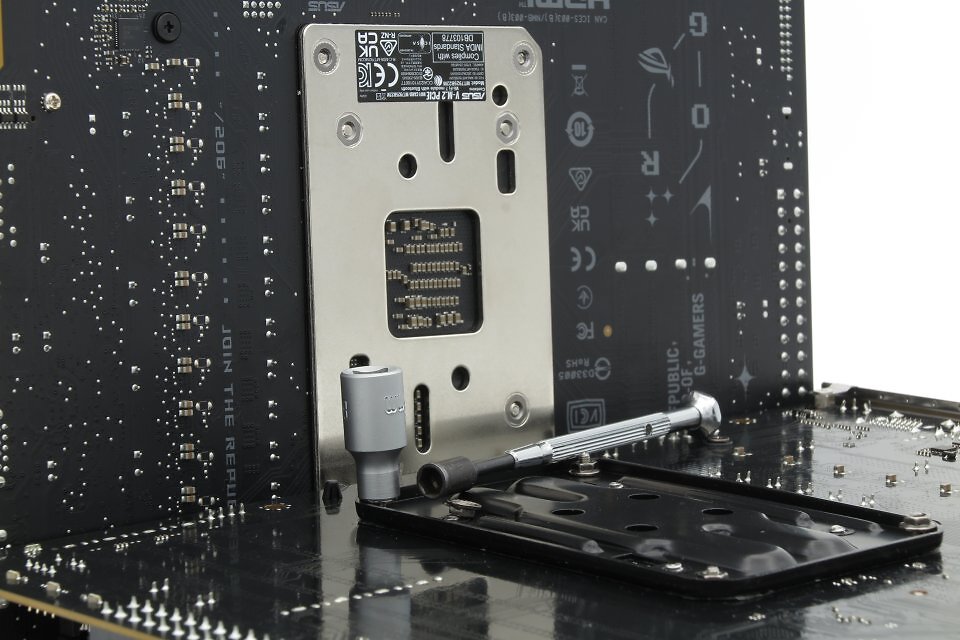 Caution, limited compatibility: fitting the Alphacool Apex 1 to a motherboard with a closely bordered backplate may require specialist tools. The socket shown bottoms out long before the nut is fully tightened. Flat backplates, as shown in the background, are unaffected.
