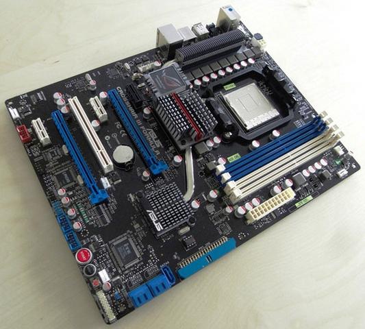 Asus_Crosshair_III_Formula_board_01.jpg