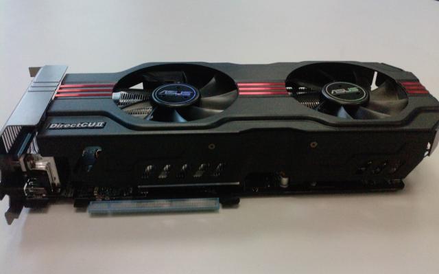 Asus_Radeon_HD_6970_DirectCU_II_004.jpg