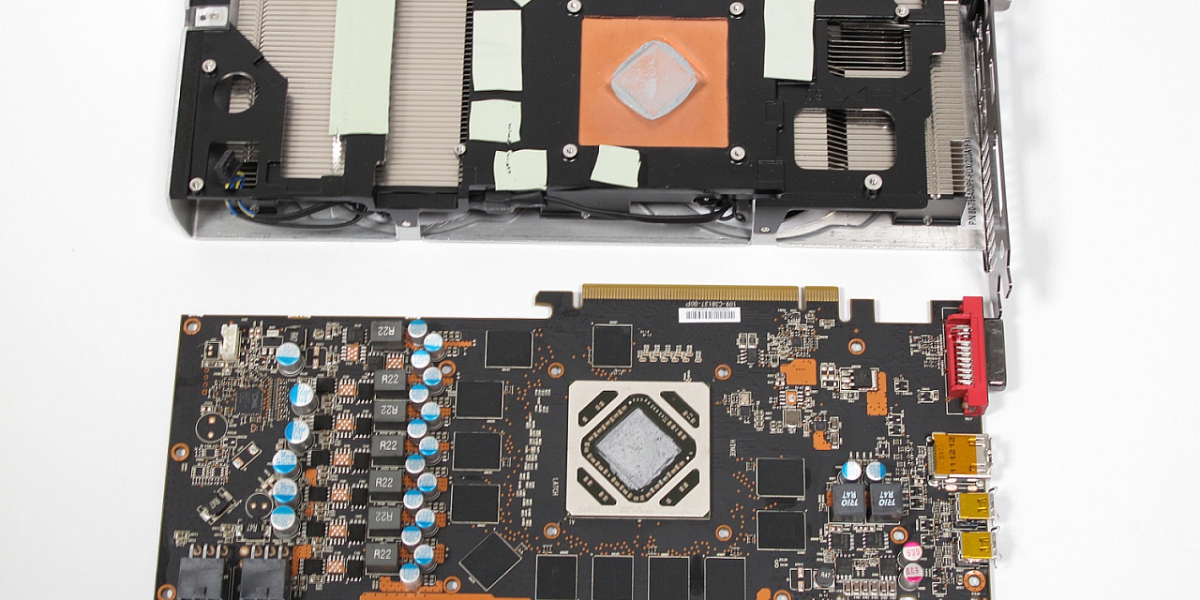 XFX Radeon HD 7950 Double Dissipation aufgeklappt