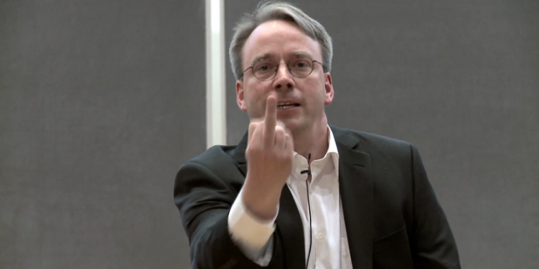 Meltdown &amp; Spectre: Linux-Erfinder Torvalds regt sich über Intel auf