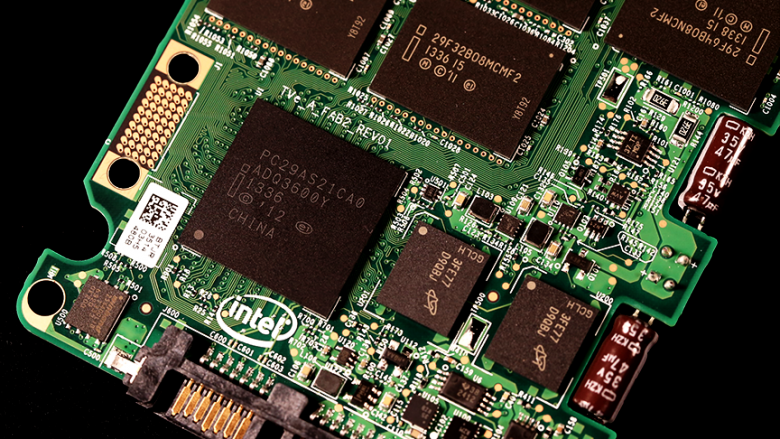 Intel SSD 730: PCB mit PS29AS21CA-Controller