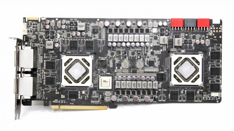 Zwei Hawaii-GPUs auf einem PCB: Asus Ares III angeblich in der Mache (im Bild: PCB der Ares II)