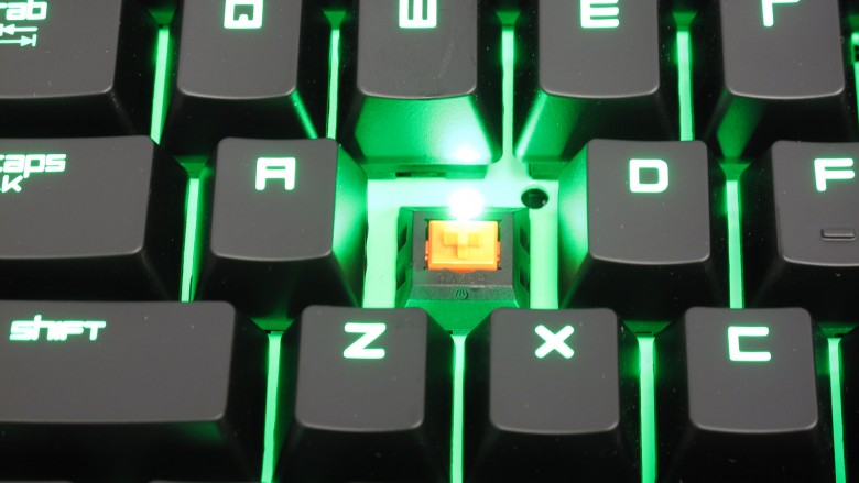 Razer Black Widow Ultimate 2014 Stealth Edition: Die Neuauflage des mechanischen Leisetreters mit orangenen Razer-Schaltern im Test