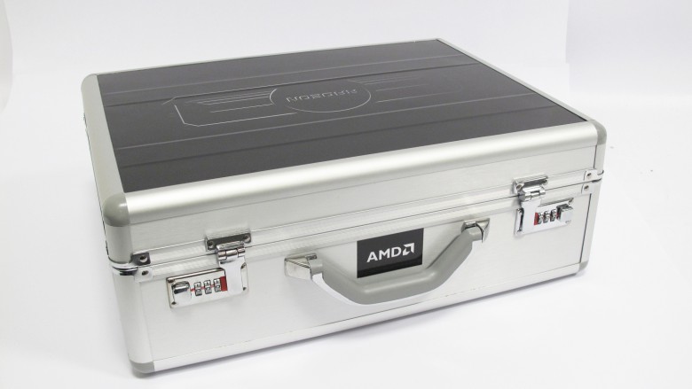AMD Radeon R9 295 X2: Der AMD-Koffer
