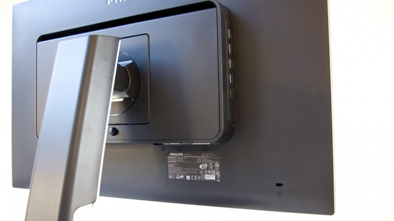 24 Zoll AMVA-Monitor Philips 241P4QRYES im Test bei Prad.de (2)