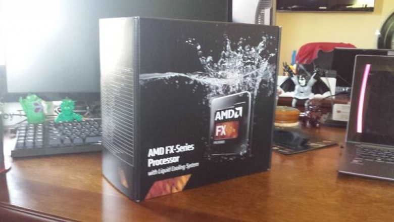AMD mit neuem FX-Prozessor? Führungskraft postet Bild einer CPU mit Wasserkühllösung.