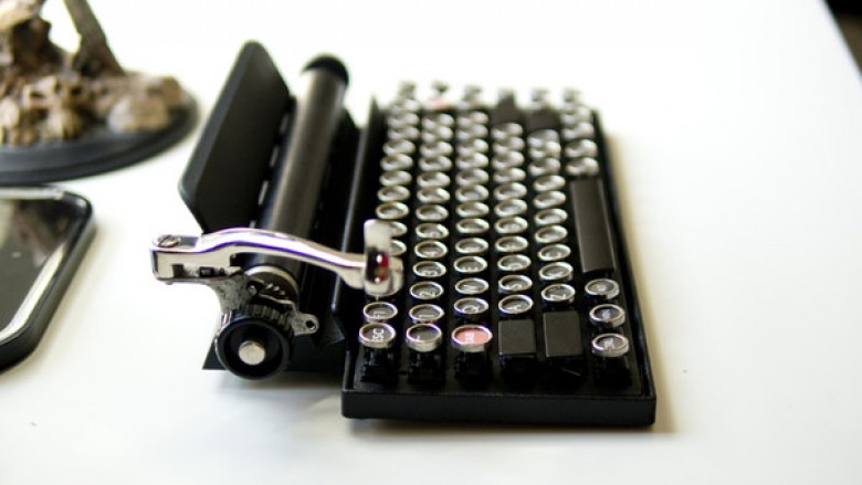 Qwerkywriter: Neumodische Schreibmaschinentastatur mit Cherry MX Blue (1)