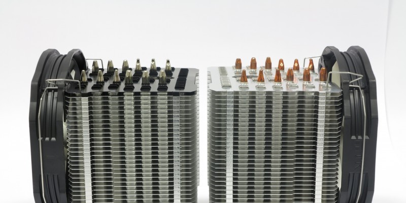 Thermalrigh Macho Rev. B (Rev. A BW zum Vergleich rechts)