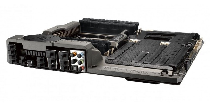 Asus hat das neue Mainboard Asus TUF Sabertooth X99 auf der CeBIT vorgestellt. (3)