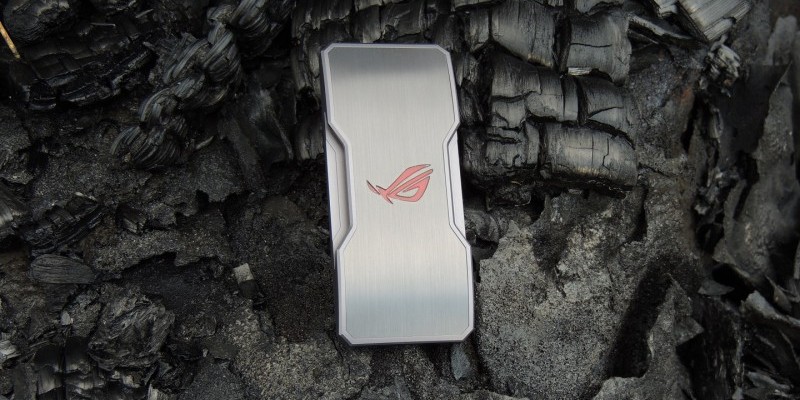 Asus ROG: Beleuchtete SLI-Brücke im PCGHX-Hands-on (5)