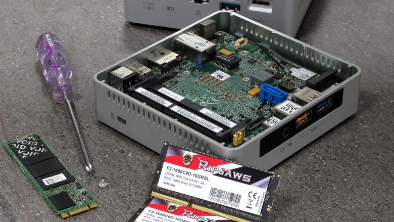 Intel NUC5 Core i3-5010U und i5-5250U Montage: DDR3L-SO-DIMMs mit 1,35 Volt sind Pflicht, eine m2-SSD ebenfalls (die "H"-Version nimmt alternativ ein Standard-2,5-Zoll-Laufwerk - SSD oder HDD - auf)