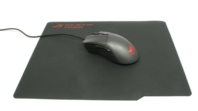 Asus ROG Gladius und Whetstone Gaming Mouse Pad: Asus' neue Spielermaus-Pad-Kombi im Test (13)