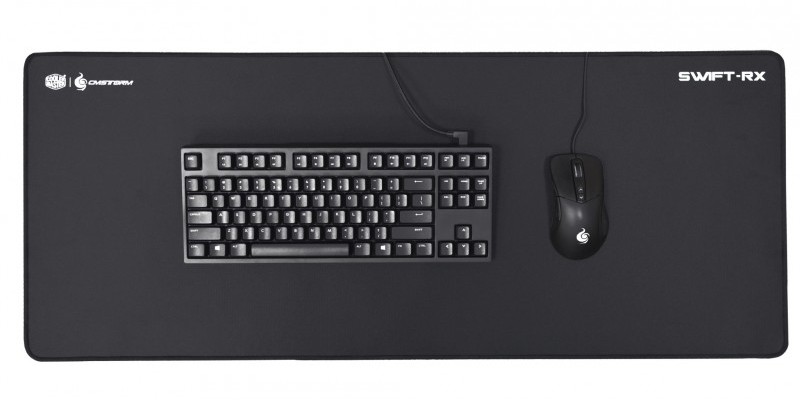 Auf dem Mauspad findet auch die Tastatur Platz