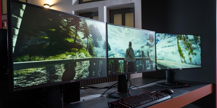 Asus PG279Q im Dreierverbund