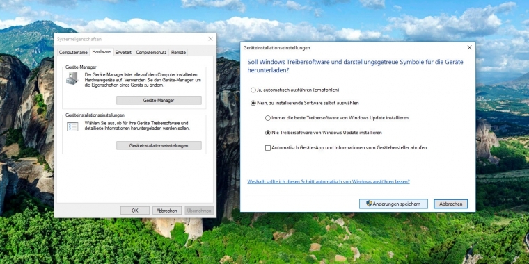 Gehen Sie zum Reiter "Hardware" und öffnen die "Geräteinstallationseinstellungen", die ein weiteres Fenster öffnen. Da einmal einen Punkt bei "Nein, zu installierende Software selbst auswählen" setzen und dann "Nie Treibersoftware von Windows Update installieren" festlegen. Optional können Sie noch den Haken bei "Automatisch Geräte-App und Informationen vom Gerätehersteller abrufen" wegnehmen.