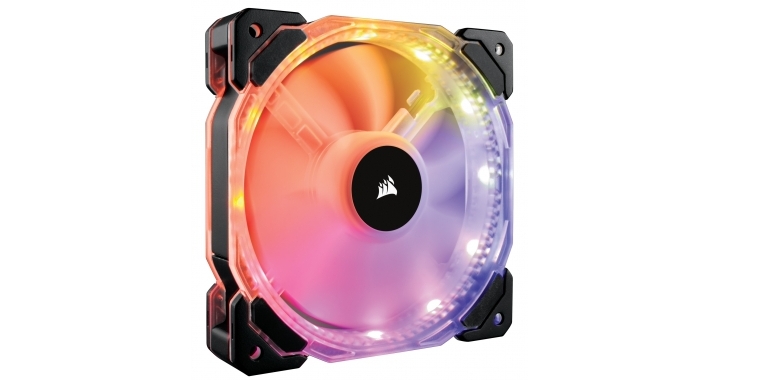 Der Corsair HD120 RGB ist dank 12 RGB-LEDs frei in seiner Beleuchtung konfigurierbar.