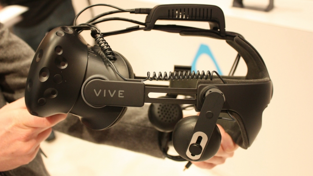 Vive auf der CES 2017: Vive Tracker im ersten Test - Feuerwehreinsatz und Roboterhatz