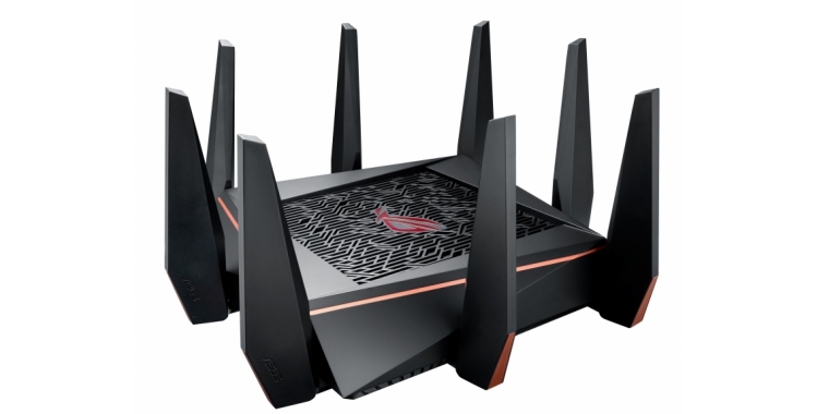 Der Gaming-Router ROG GT AC5300 bietet für zwei der acht LAN-Ports spezielle Gaming-Boosts, die über eine Quad-Core-CPU koordiniert werden.