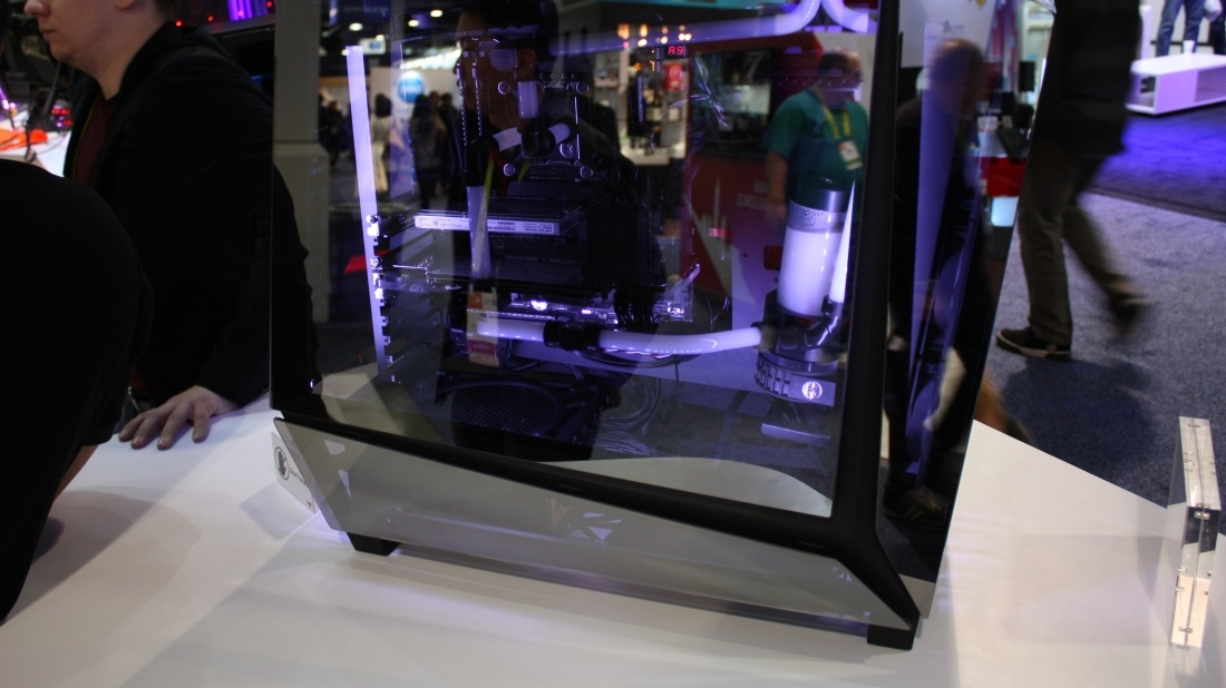 CES 2017 - In Win: Futuristische Gehäuse aus Aluminium und Temperglas