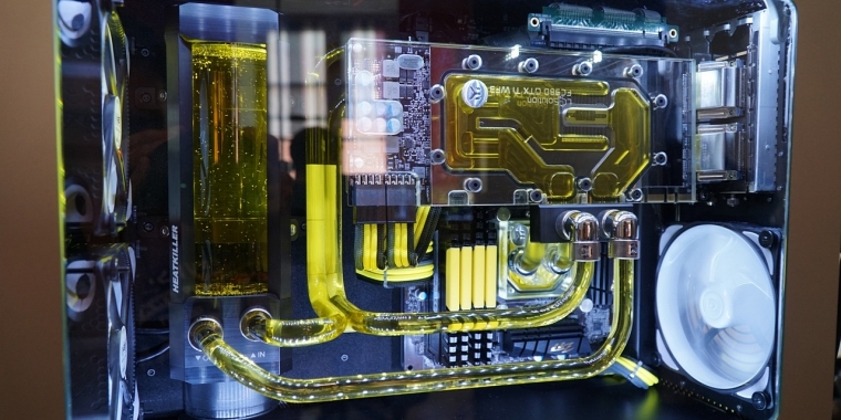 Casemod: Apple Power Mac G5 auf ATX-Format und Hardtube-Wakü umgebaut (29)