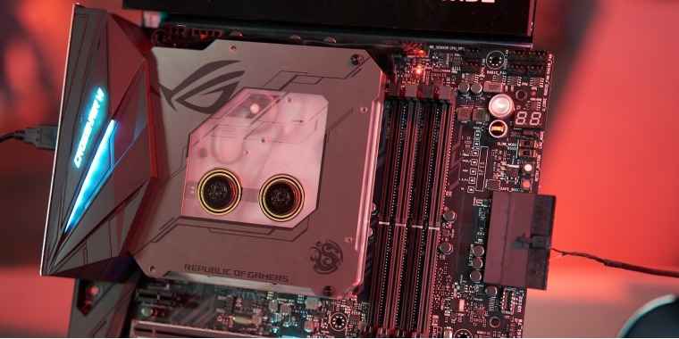 Asus ROG Crosshair VI Extreme: AM4-Flaggschiff mit optionalem Monoblock (10)