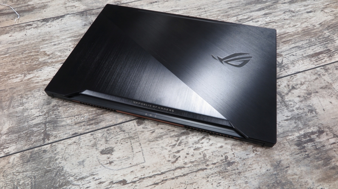 Asus ROG Zephyrus GX501 im Test: Dünnes Notebook mit Geforce GTX 1080 Max Q 