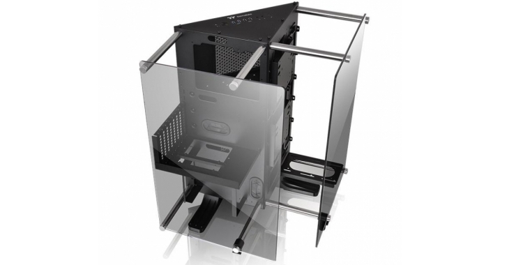 Thermaltake Core P90: Halboffenes Showcase mit dreieckiger Grundform (4)