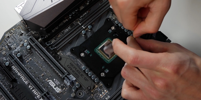 Der Skylake-X DDF erleichtert die Montage von Kühlern ohne Headspreader.