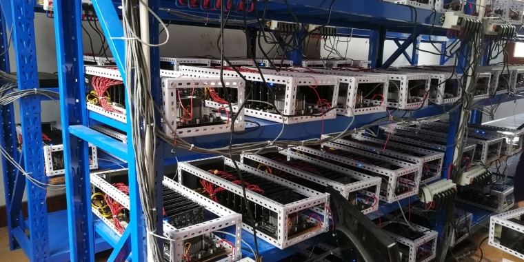 Supox B250A-BTC D+: Biostar zeigt ebenfalls 485 mm langes Mining-Mainboard (7)