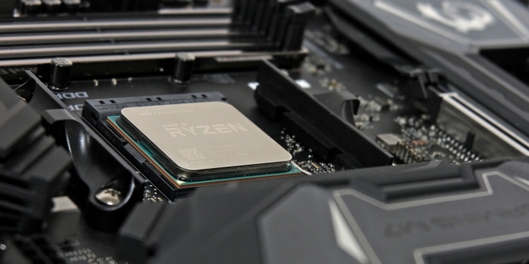 AMD Pinnacle Ridge: X470-Mainboard mit Detailverbesserungen vorbestellbar
