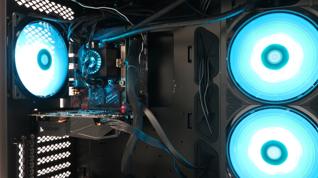 Deepcool New Ark 90: Big-Tower mit RGB-Kompaktwasserkühlung im Test