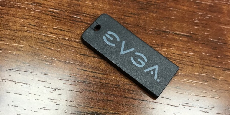 EVGA setzt bei neuen Mainboards auf Treiber-Sticks anstelle von DVDs (1)