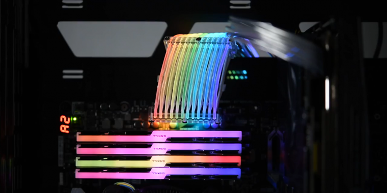 Lian Li Strimer: PSU-Erweiterungskabel mit RGB-Beleuchtung (3)